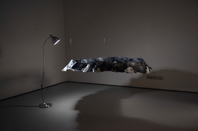 © Julia Llerena | Rotación oscura | instalación | exposición | Galería Astarté | Arte a un Click | A1CExpos
